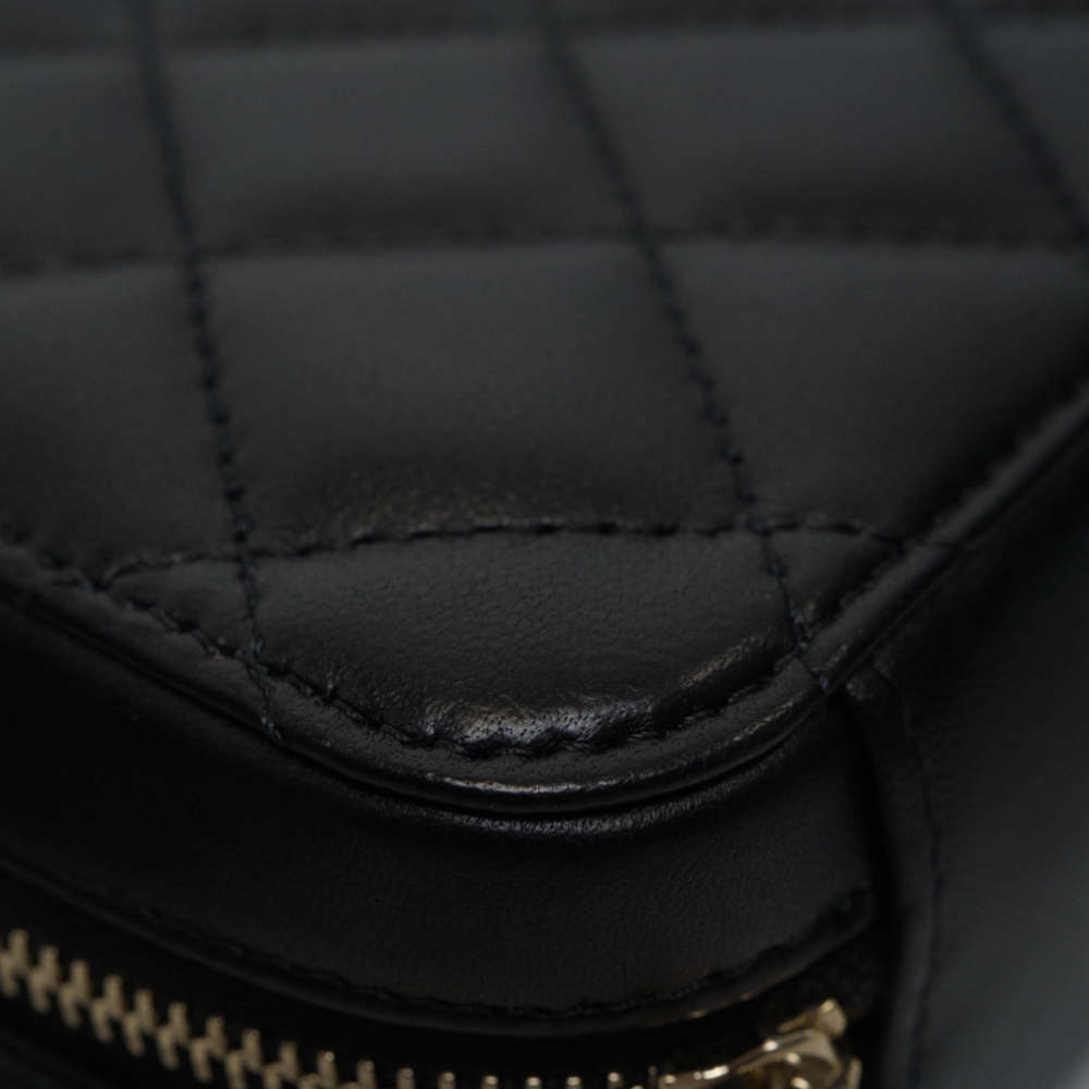 CHANEL-CAMERACASEPEARLCRUSH-MINI-BLACK-LAMBSKIN-7827 corner1.jpg