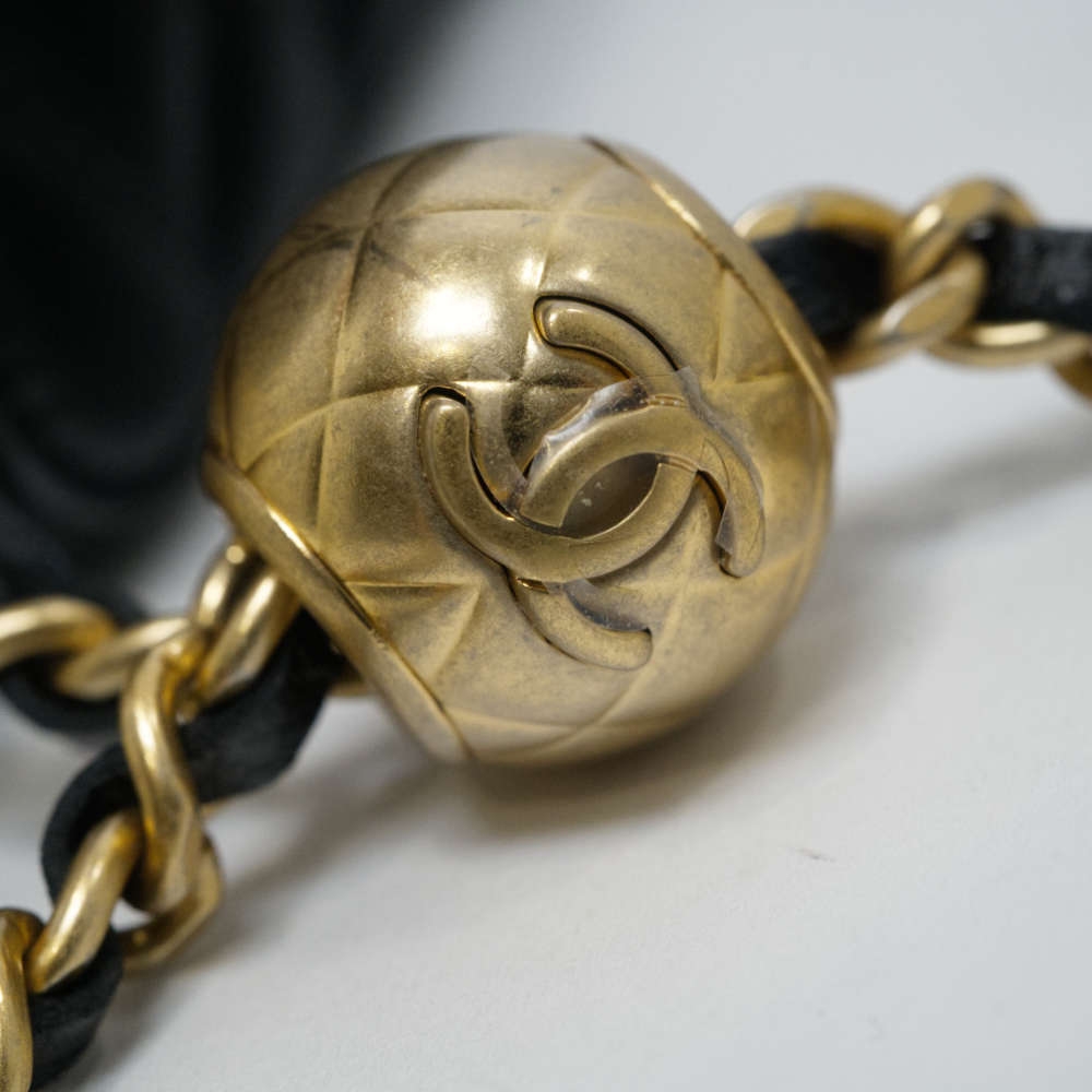 CHANEL-CAMERACASEPEARLCRUSH-MINI-BLACK-LAMBSKIN-7827 hw2.jpg