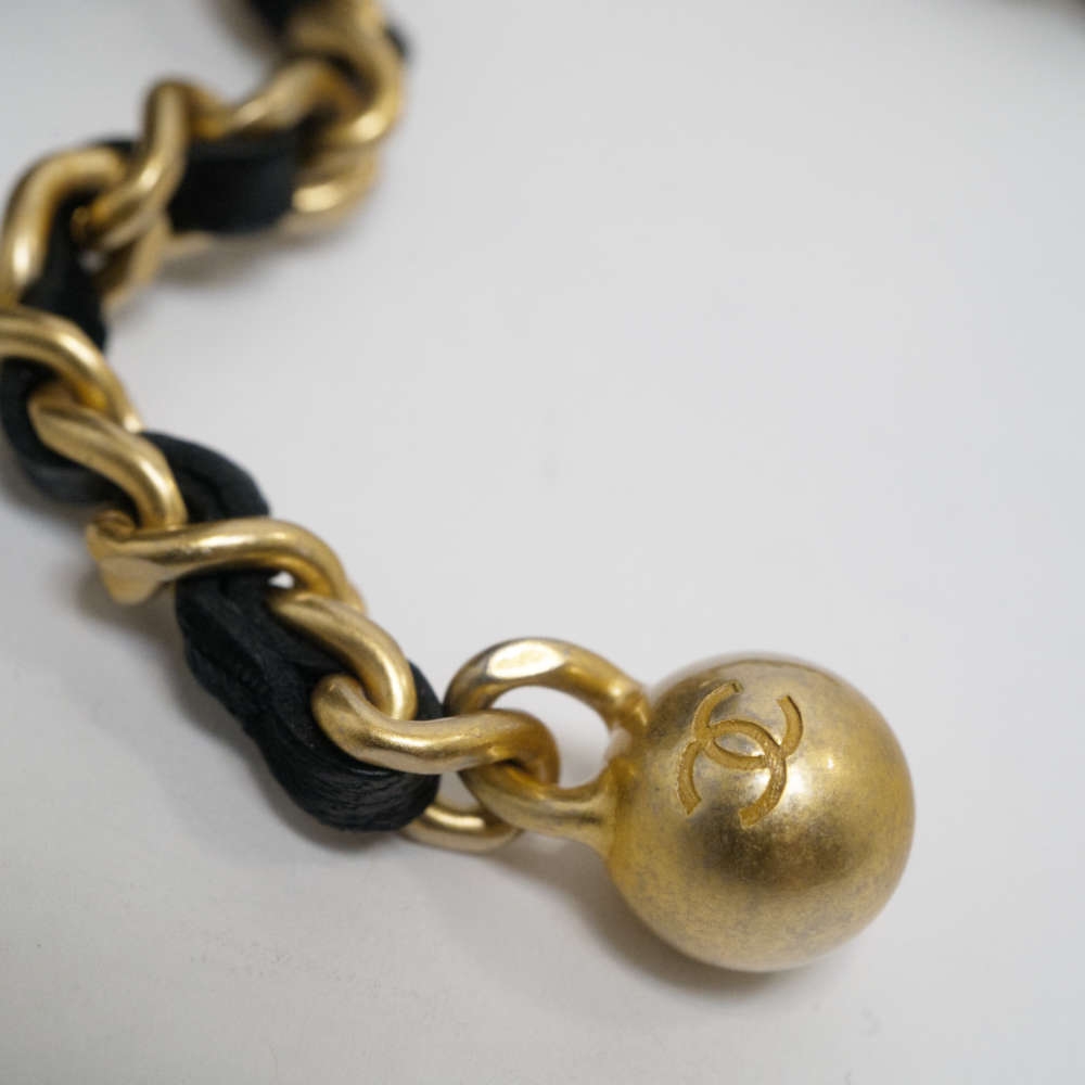 CHANEL-CAMERACASEPEARLCRUSH-MINI-BLACK-LAMBSKIN-7827 hw3.jpg