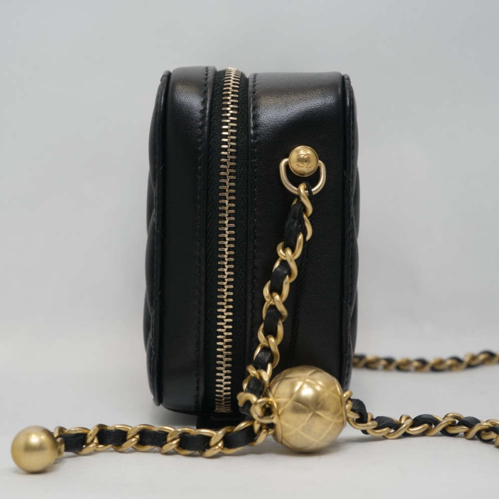 CHANEL-CAMERACASEPEARLCRUSH-MINI-BLACK-LAMBSKIN-7827 side2.jpg