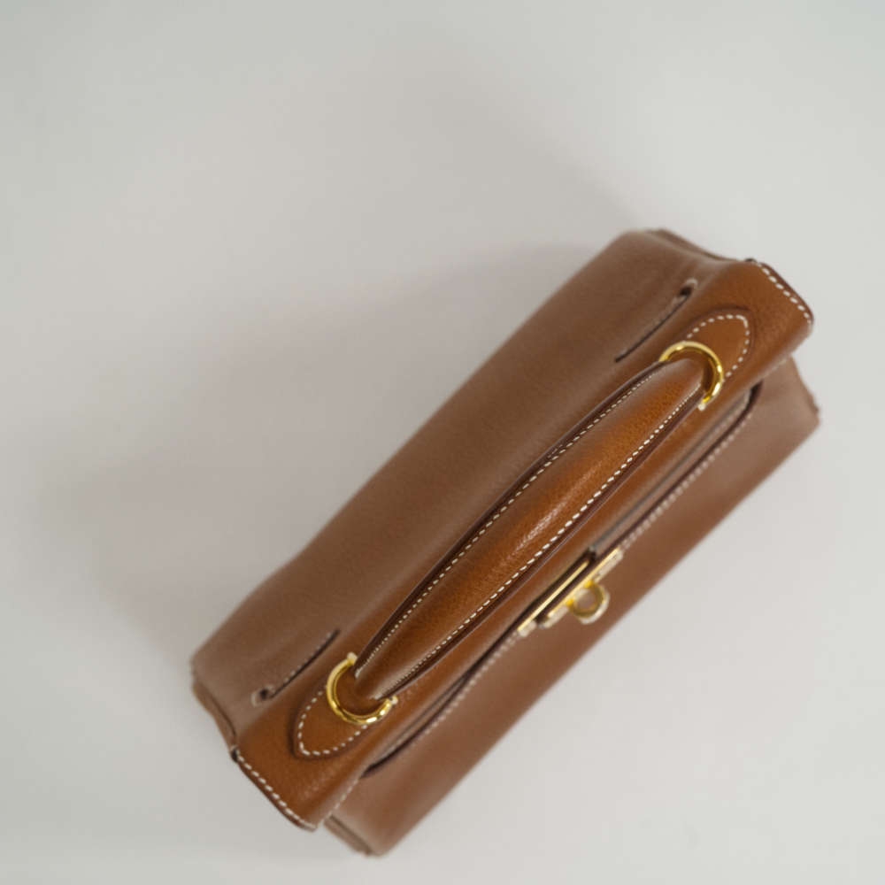 HERMES-KELLYRETOURNE-25-FAUVE-BARENIAFAUBOURG-7849 topdown.jpg