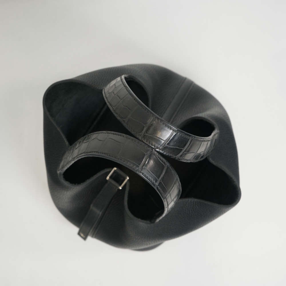 HERMES-PICOTINTOUCH-22-BLACK-CLEMENCE-7867 topdown.jpg