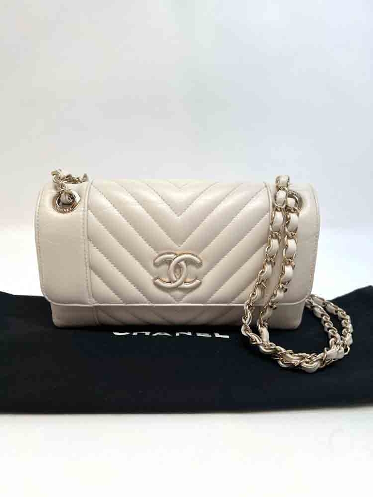CHANEL-FLAPBAG-SMALL-WHITE-CALF-IMG_8633.jpg