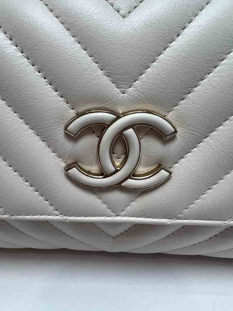 CHANEL-FLAPBAG-SMALL-WHITE-CALF-IMG_8644.jpg