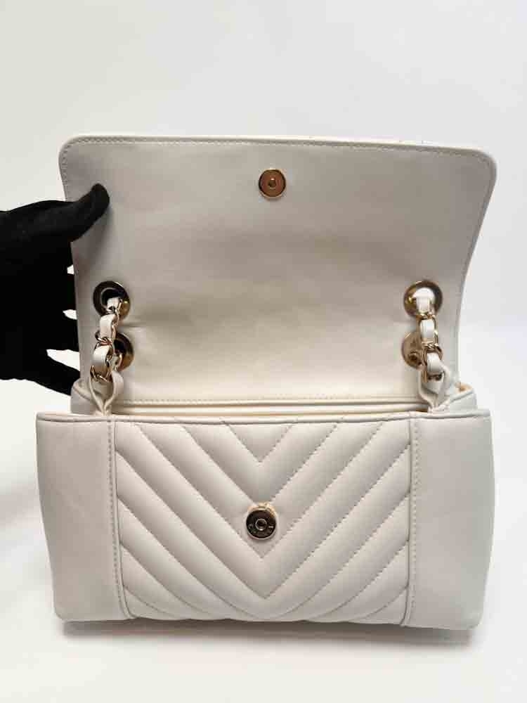 CHANEL-FLAPBAG-SMALL-WHITE-CALF-IMG_8658.jpg