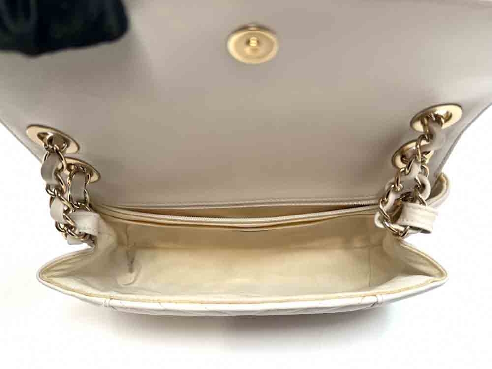 CHANEL-FLAPBAG-SMALL-WHITE-CALF-IMG_8663.jpg