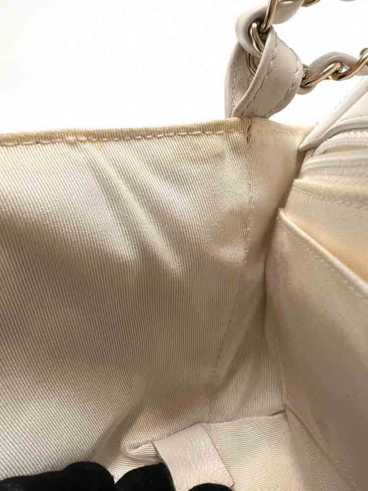 CHANEL-FLAPBAG-SMALL-WHITE-CALF-IMG_8668.jpg