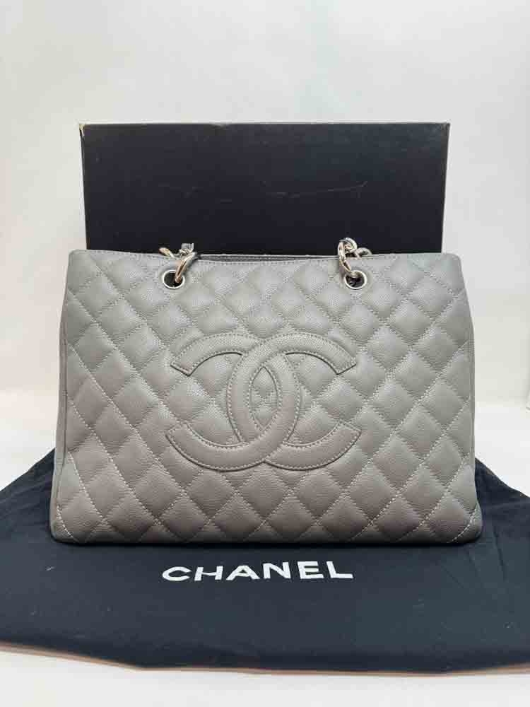 CHANEL-GSTGRANDSHOPPINGTOTE-MEDIUM-GREY-CAVIAR-IMG_2665.jpg