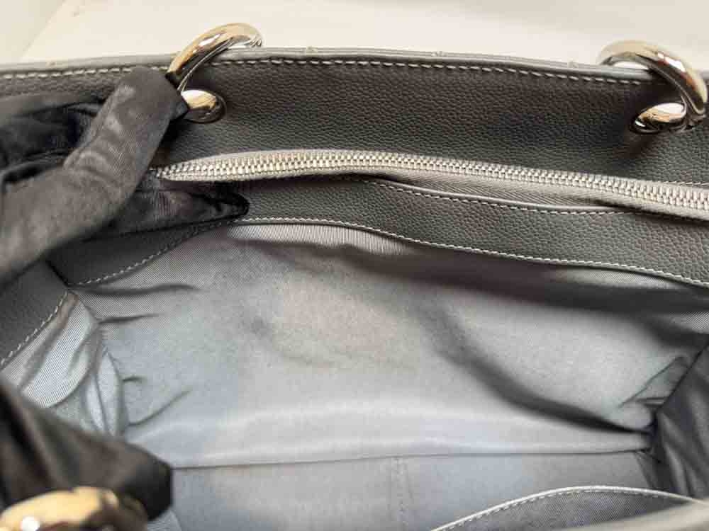 CHANEL-GSTGRANDSHOPPINGTOTE-MEDIUM-GREY-CAVIAR-IMG_2701.jpg