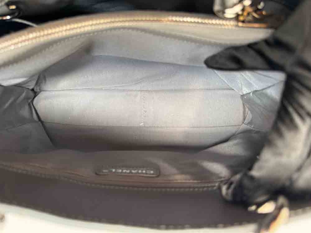 CHANEL-GSTGRANDSHOPPINGTOTE-MEDIUM-GREY-CAVIAR-IMG_2733.jpg