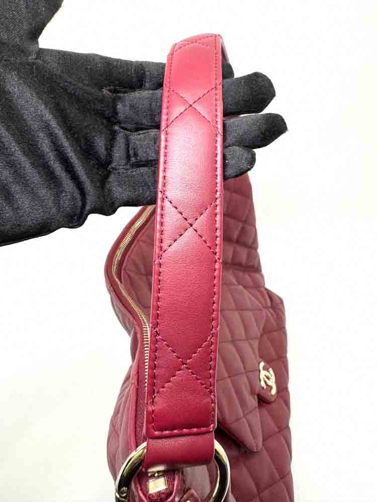 CHANEL-HOBO-MAXI-ROUGE-CALF-IMG_8640.jpg