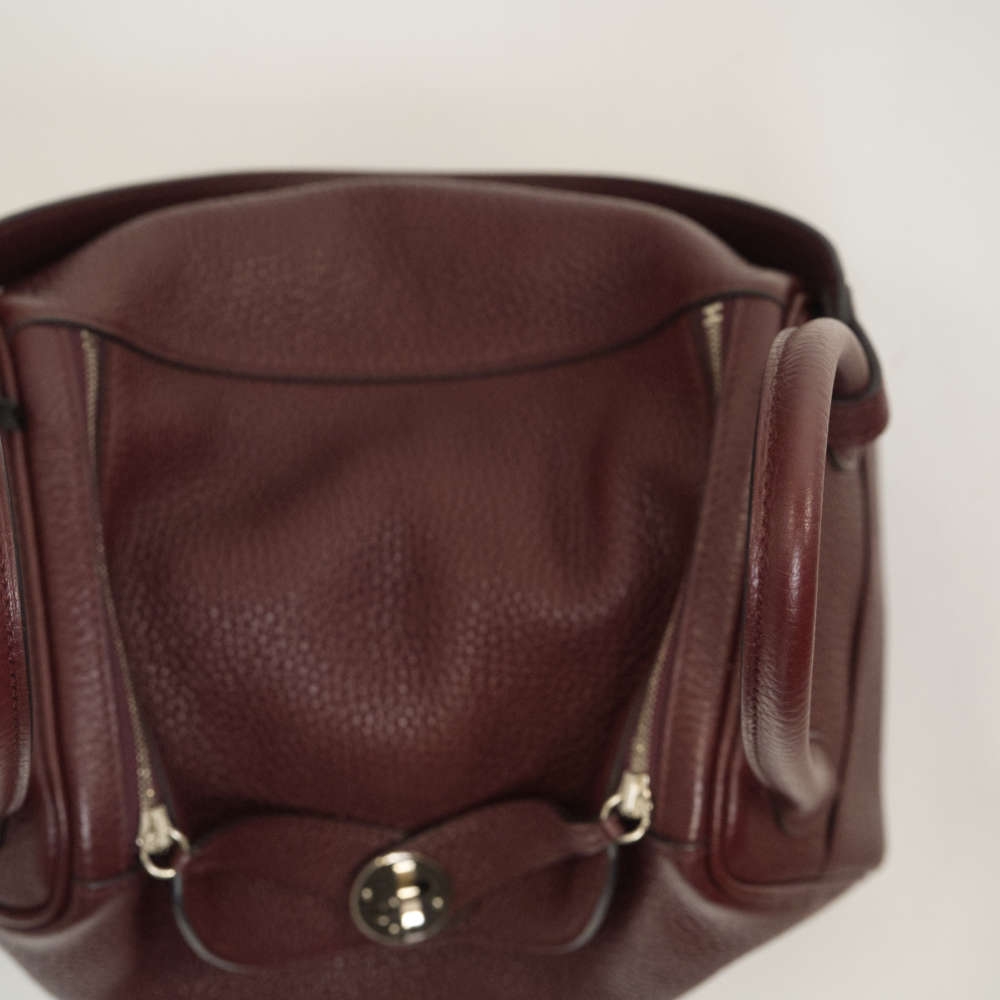 HERMES-LINDY-26-BORDEAUX-CLEMENCE-8013 handle2.jpg