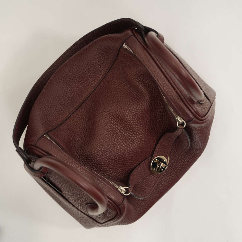 HERMES-LINDY-26-BORDEAUX-CLEMENCE-8013 topdown.jpg