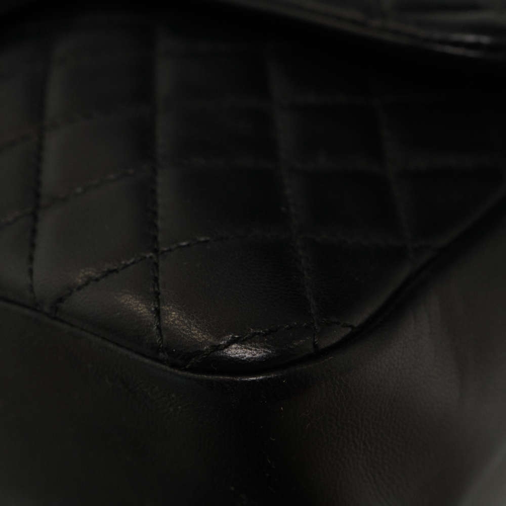 CHANEL-FLAPBAG-MEDIUM-BLACK-LAMBSKIN-8089 corner2.jpg