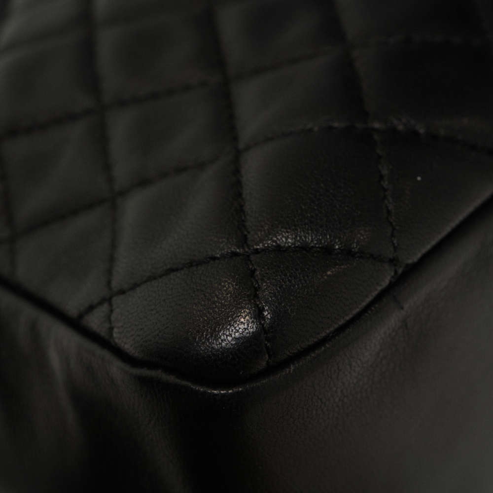 CHANEL-FLAPBAG-MEDIUM-BLACK-LAMBSKIN-8089 corner3.jpg