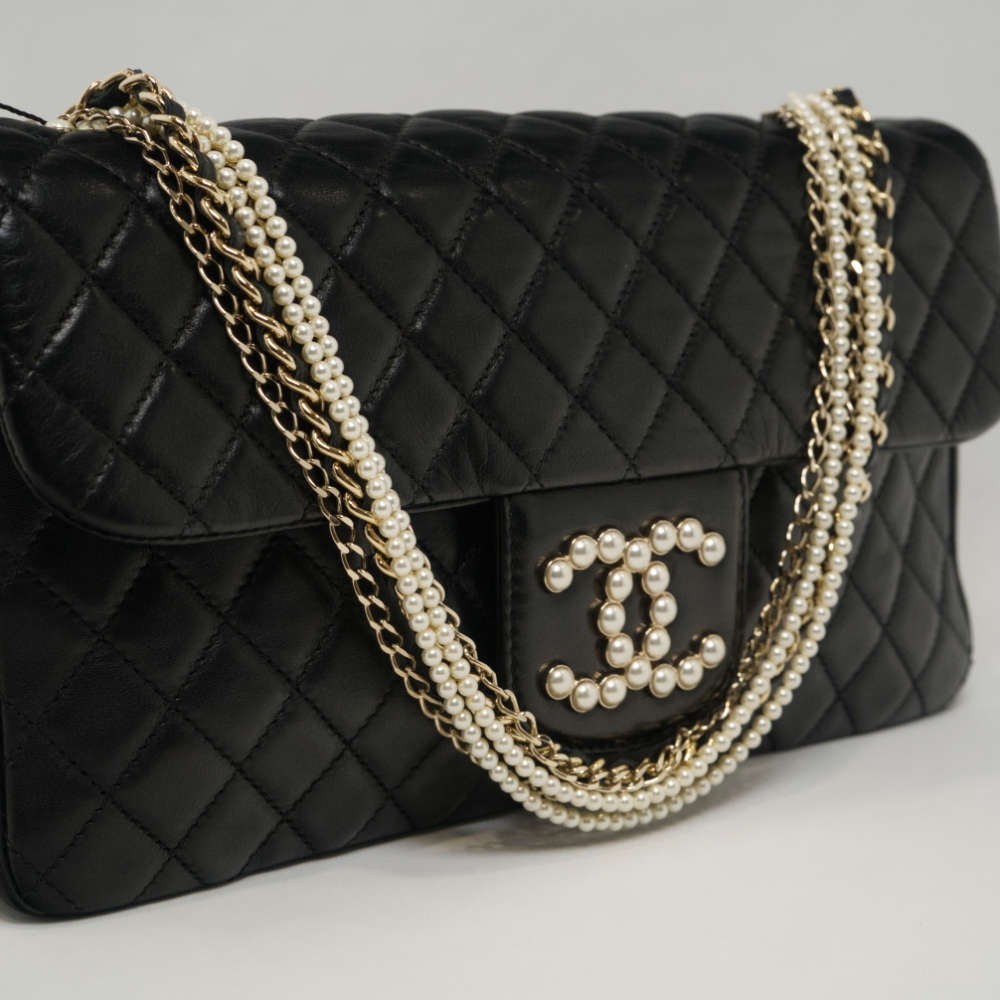 CHANEL-FLAPBAG-MEDIUM-BLACK-LAMBSKIN-8089 hw.jpg