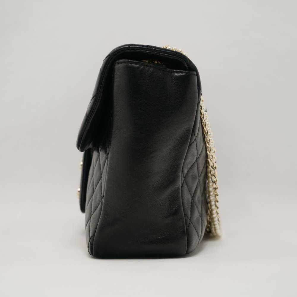 CHANEL-FLAPBAG-MEDIUM-BLACK-LAMBSKIN-8089 side.jpg