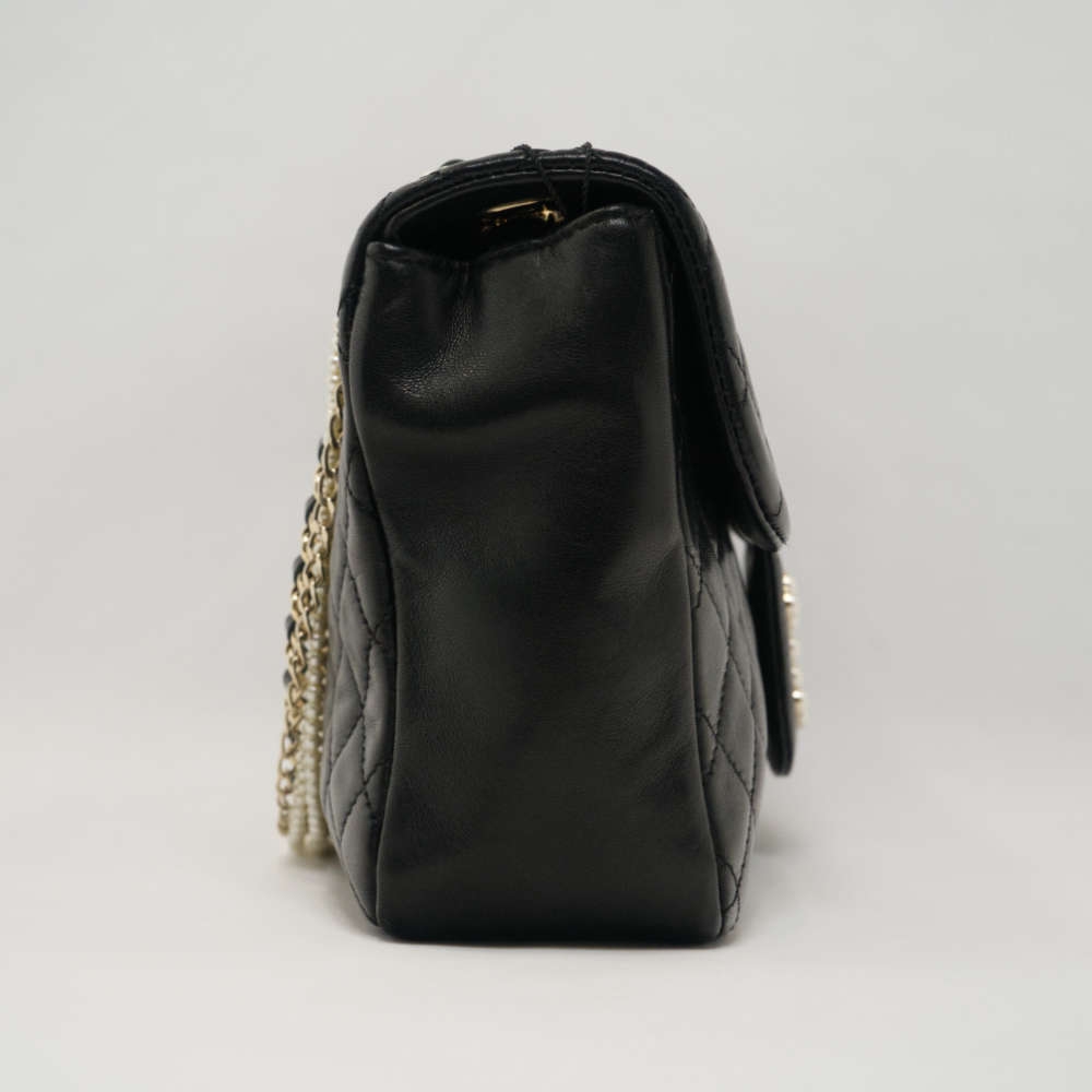 CHANEL-FLAPBAG-MEDIUM-BLACK-LAMBSKIN-8089 side2.jpg