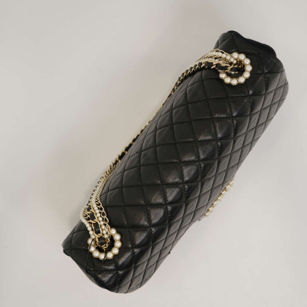 CHANEL-FLAPBAG-MEDIUM-BLACK-LAMBSKIN-8089 topdown.jpg