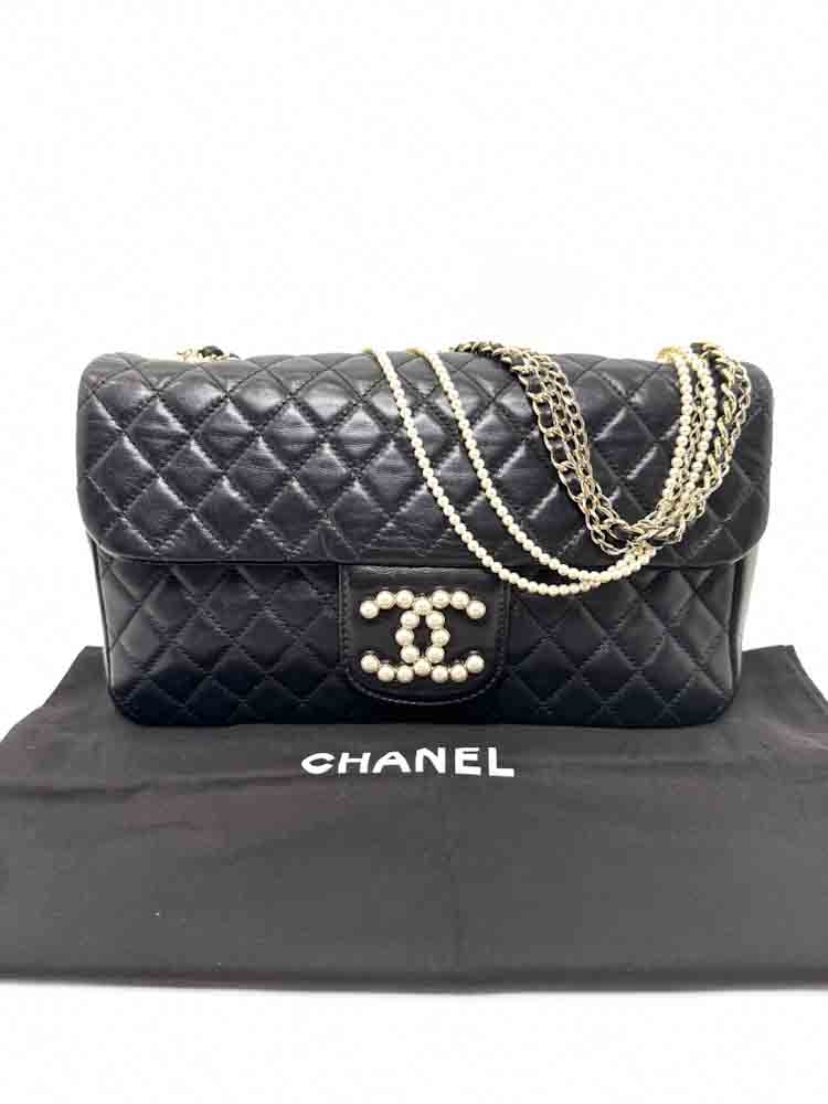 CHANEL-FLAPBAG-MEDIUM-BLACK-LAMBSKIN-IMG_2732.jpg