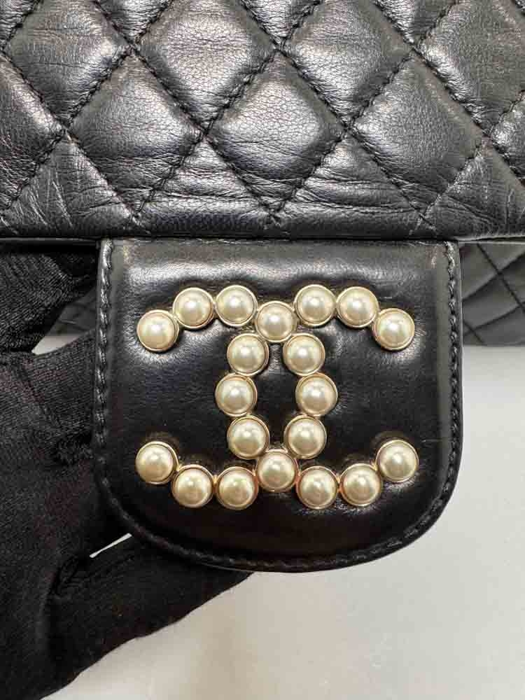 CHANEL-FLAPBAG-MEDIUM-BLACK-LAMBSKIN-IMG_2748.jpg