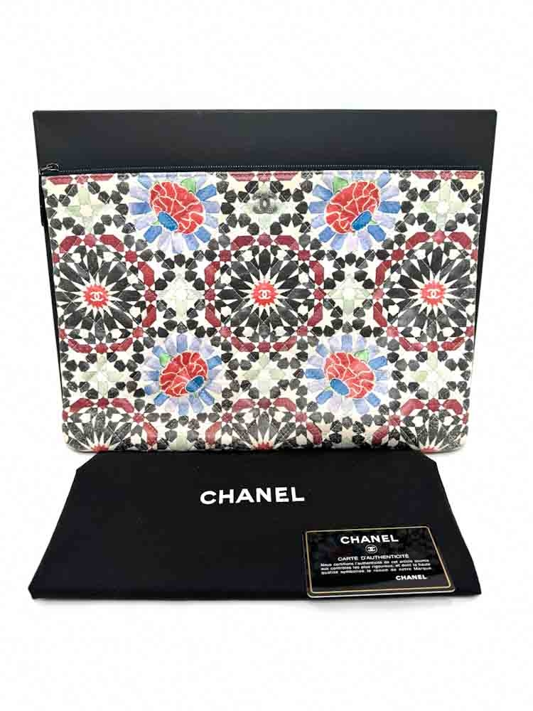 CHANEL-CLUTCH-MULTICOLOR-LAMBSKIN-IMG_7291.jpg