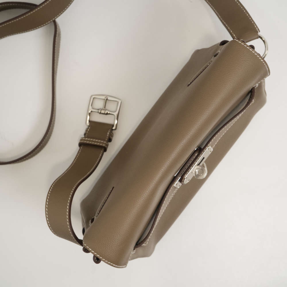 HERMES-KELLYMESSENGER-PM-ETOUPE-EVERCOLOR-8212 topdown.jpg