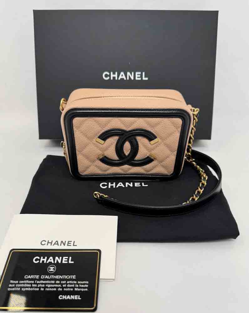 CHANEL-FILIGREEVANITY-SMALL-BEIGE-CAVIAR-IMG_2093.jpg