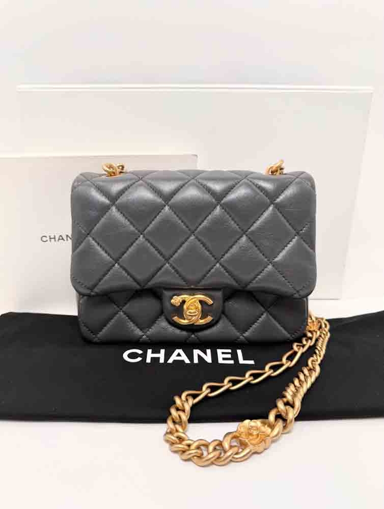 CHANEL-FLAPBAG-MINI-GRAY-LAMBSKIN-IMG_0575.jpg