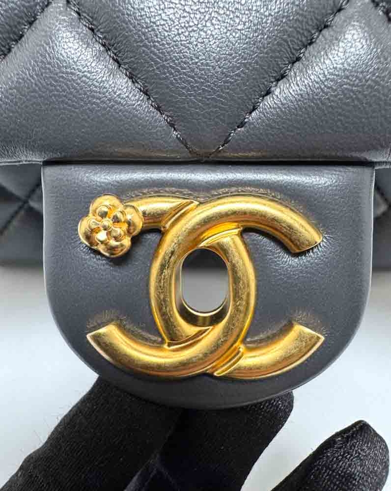 CHANEL-FLAPBAG-MINI-GRAY-LAMBSKIN-IMG_0601.jpg