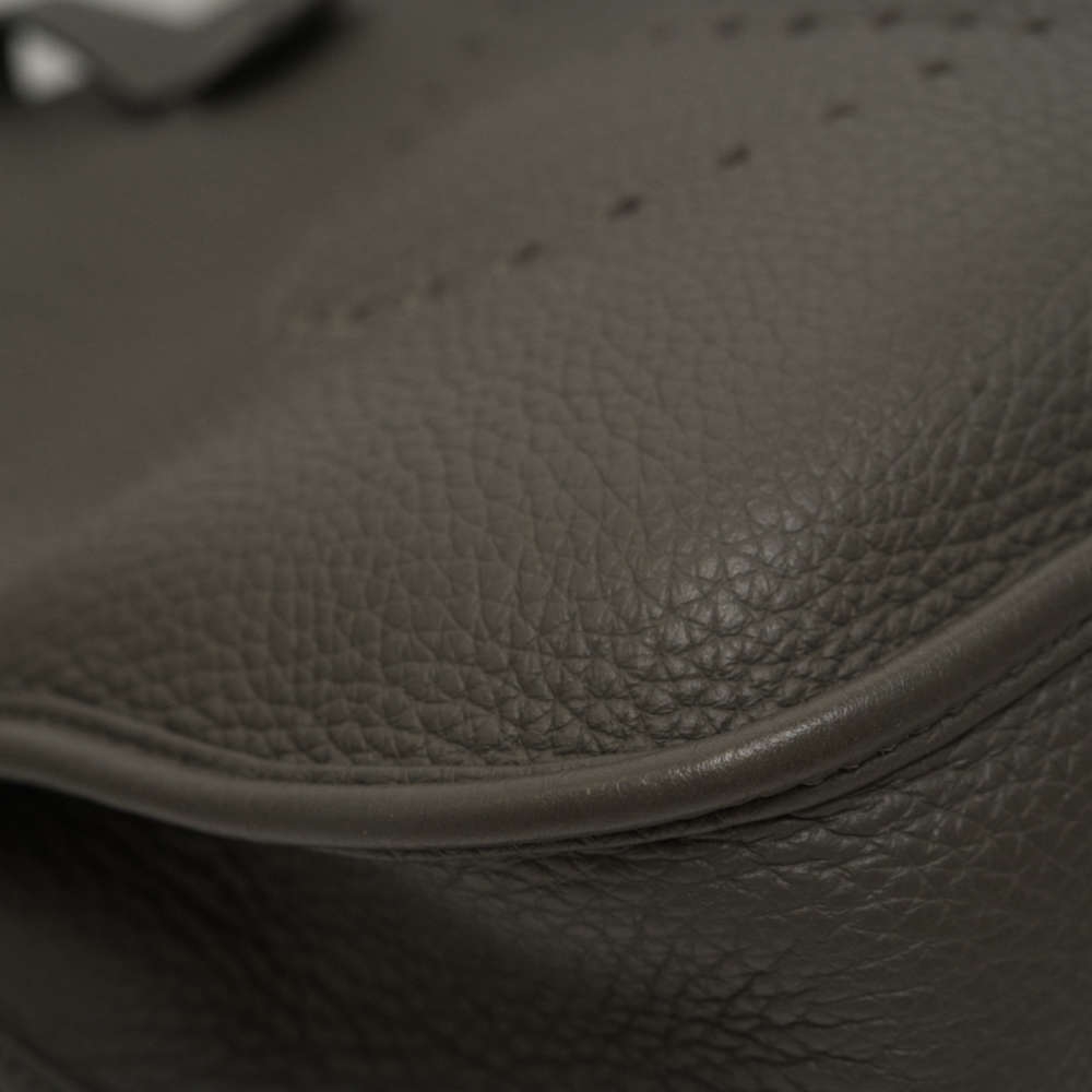 HERMES-EVELYNE-29-GRISMEYER-CLEMENCE-8314 corner1.jpg