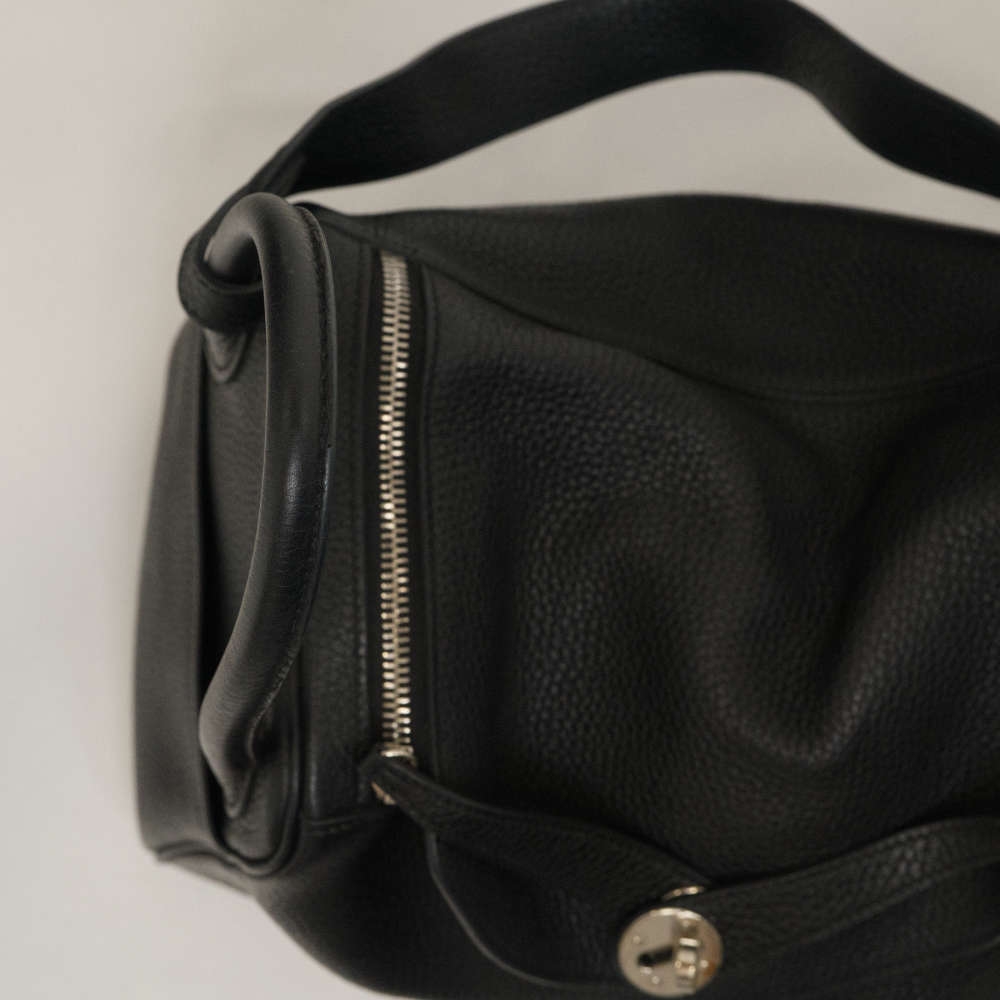 HERMES-LINDY-30-BLACK-CLEMENCE-8372 handle.jpg