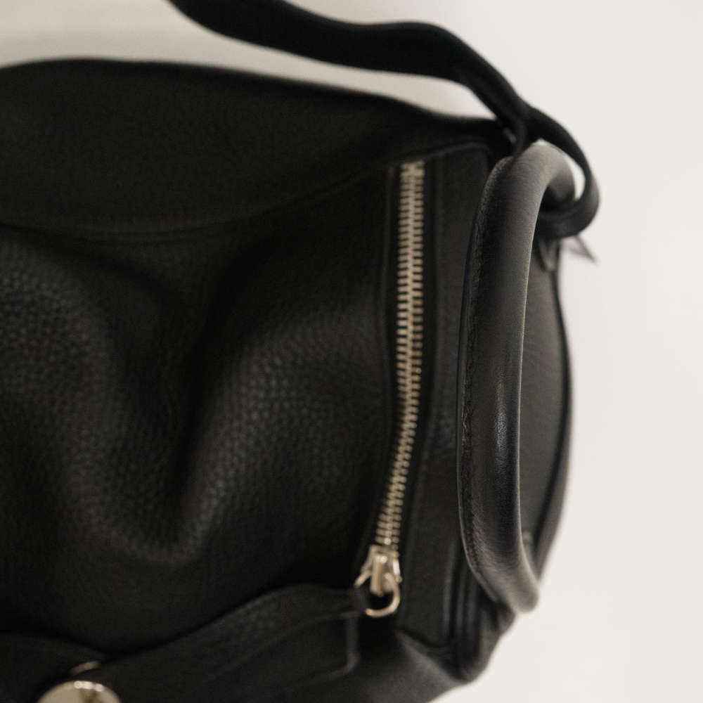 HERMES-LINDY-30-BLACK-CLEMENCE-8372 handle2.jpg