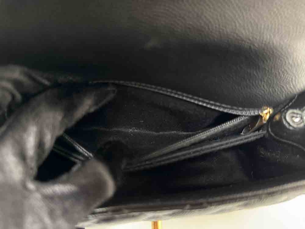 CHANEL-COCOHANDLE-SMALL-BLACK-CAVIAR-IMG_0835.jpg