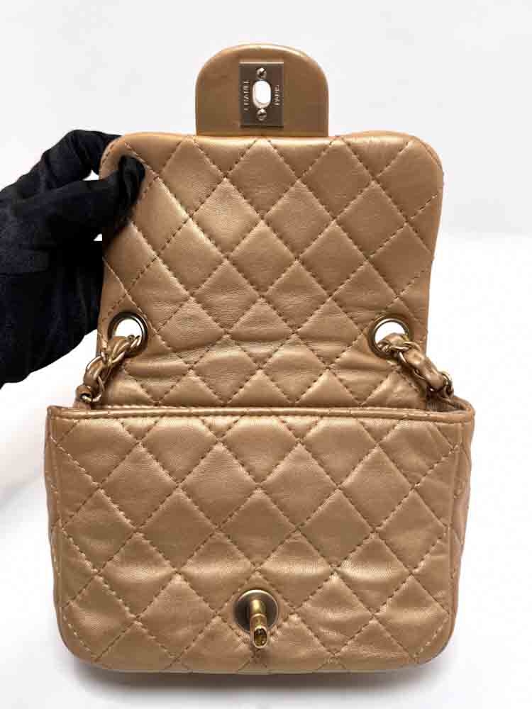 CHANEL-FLAPBAG-MINI-GOLD-LAMBSKIN-IMG_4851.jpg
