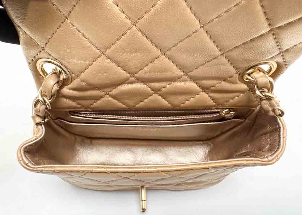 CHANEL-FLAPBAG-MINI-GOLD-LAMBSKIN-IMG_4856.jpg