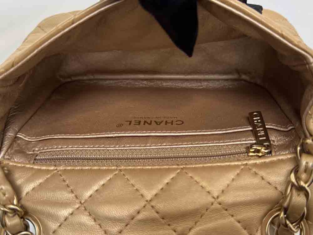 CHANEL-FLAPBAG-MINI-GOLD-LAMBSKIN-IMG_4870.jpg