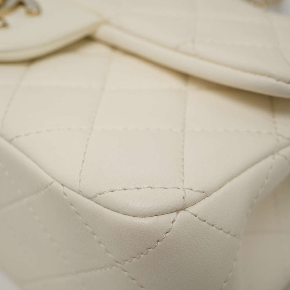 CHANEL-FLAPBAGPEARLCRUSH-MINI-WHITE-LAMBSKIN-8428 corner2.jpg