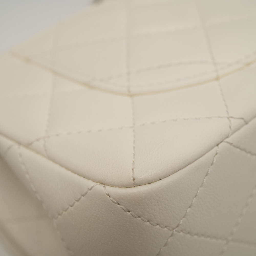 CHANEL-FLAPBAGPEARLCRUSH-MINI-WHITE-LAMBSKIN-8428 corner3.jpg