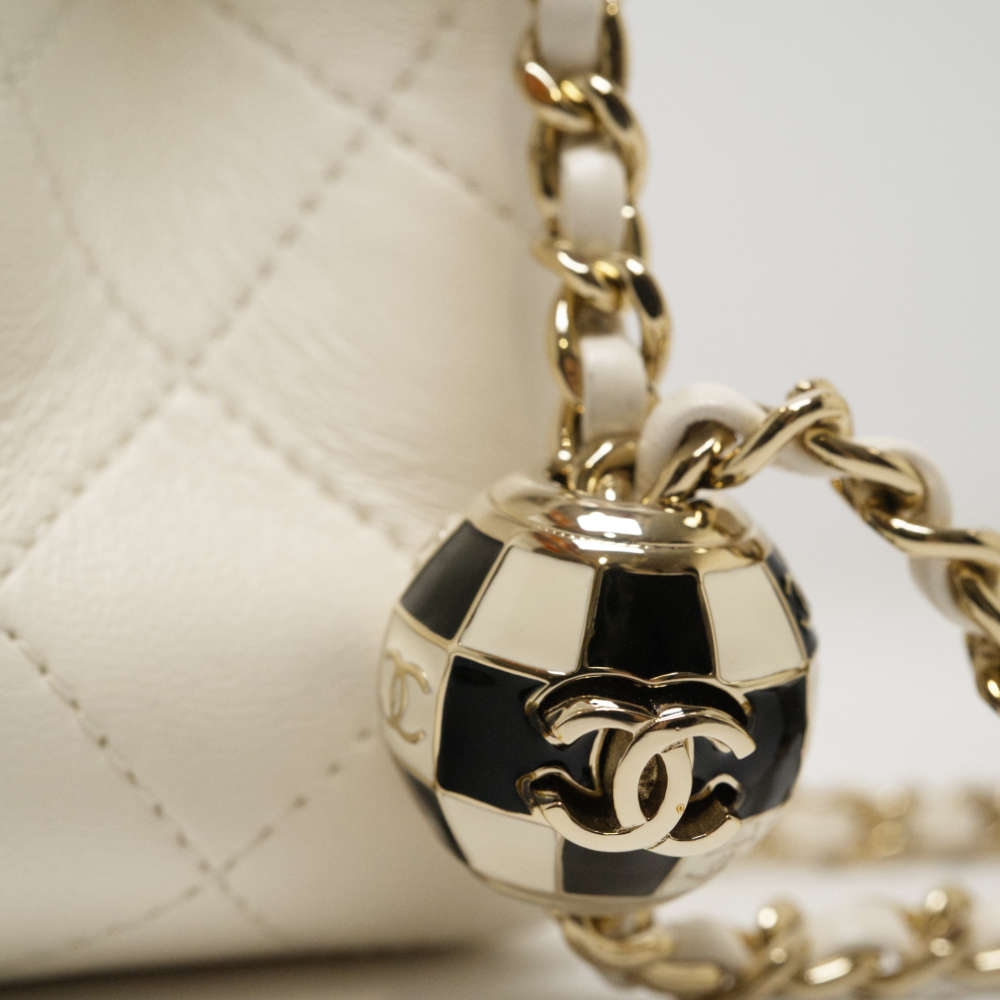 CHANEL-FLAPBAGPEARLCRUSH-MINI-WHITE-LAMBSKIN-8428 hw5.jpg