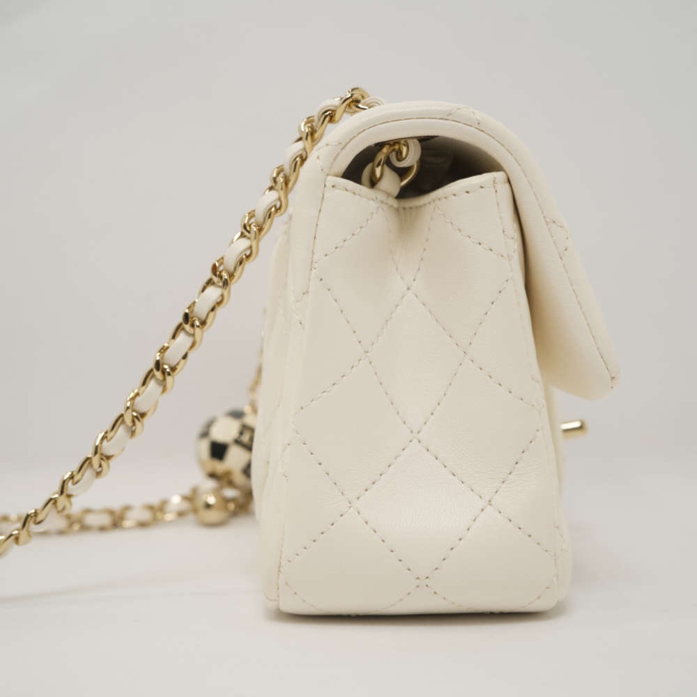 CHANEL-FLAPBAGPEARLCRUSH-MINI-WHITE-LAMBSKIN-8428 side.jpg