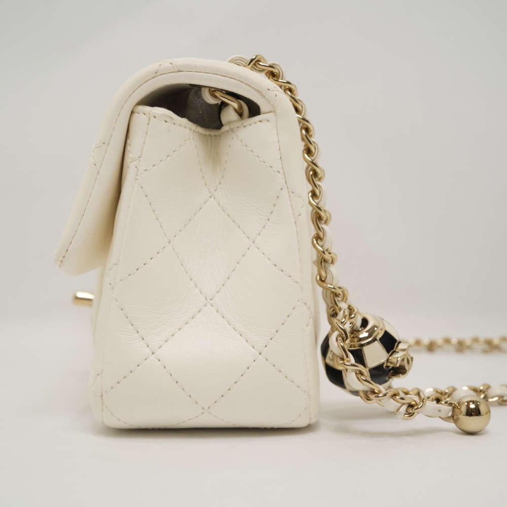 CHANEL-FLAPBAGPEARLCRUSH-MINI-WHITE-LAMBSKIN-8428 side2.jpg