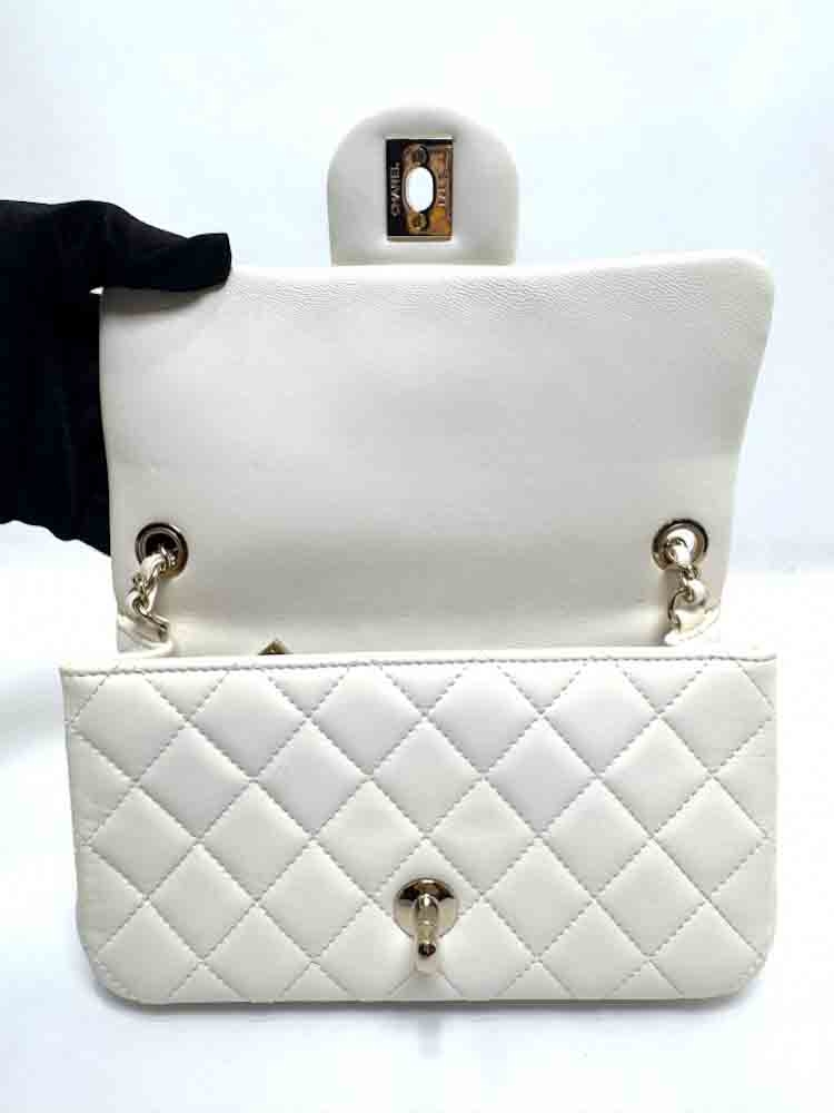 CHANEL-FLAPBAGPEARLCRUSH-MINI-WHITE-LAMBSKIN-IMG_6916.jpg