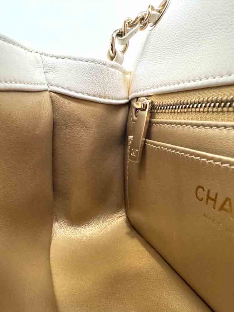 CHANEL-FLAPBAGPEARLCRUSH-MINI-WHITE-LAMBSKIN-IMG_6942.jpg