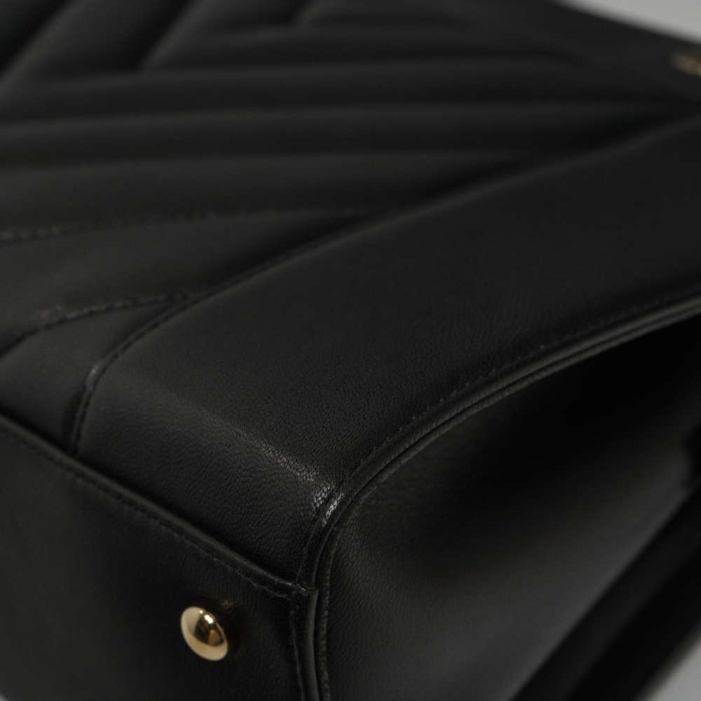 CHANEL-MADEMOISELLEBAG-MEDIUM-BLACK-CALF-8445 corner4.jpg