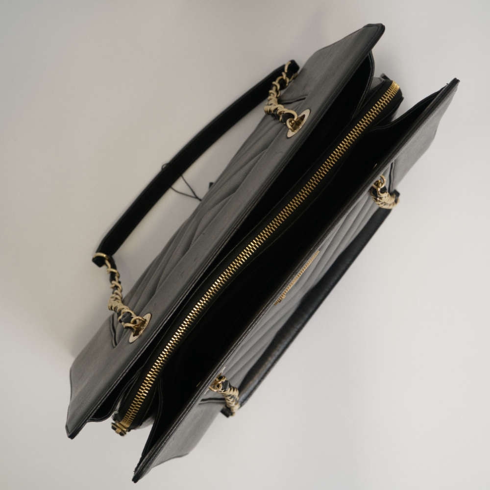 CHANEL-MADEMOISELLEBAG-MEDIUM-BLACK-CALF-8445 topdown.jpg