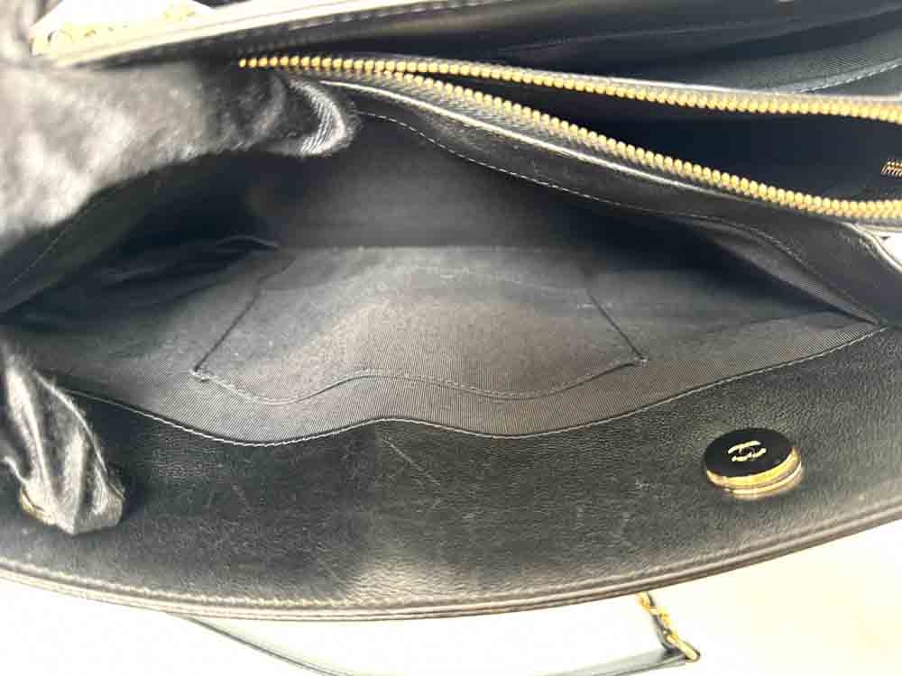 CHANEL-MADEMOISELLEBAG-MEDIUM-BLACK-CALF-IMG_0689.jpg