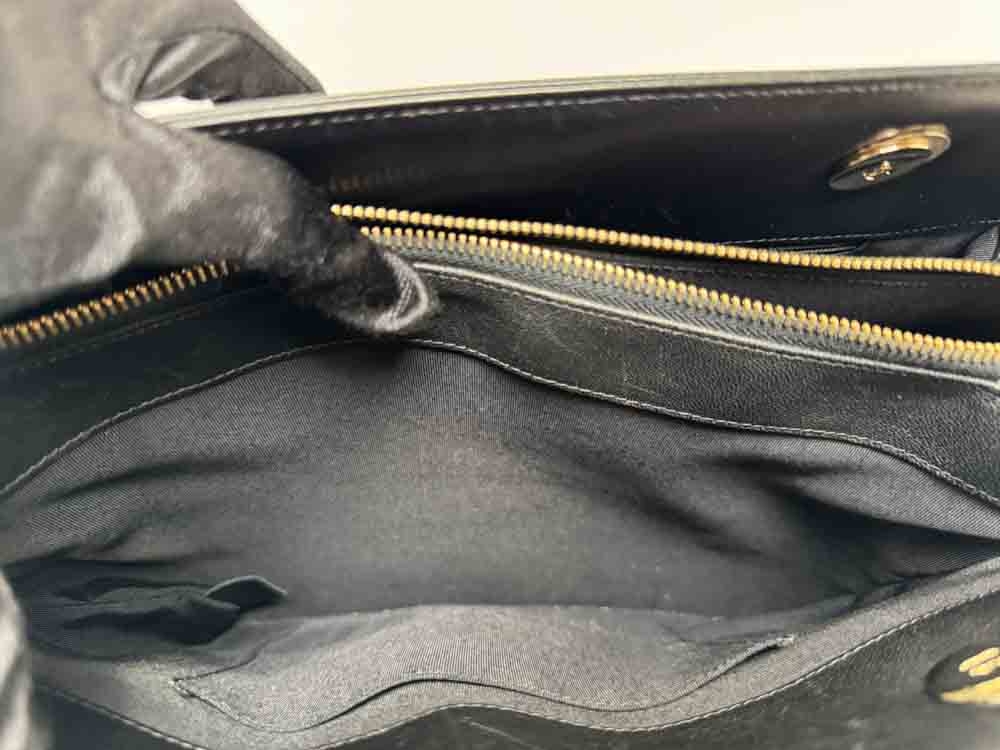 CHANEL-MADEMOISELLEBAG-MEDIUM-BLACK-CALF-IMG_0690.jpg