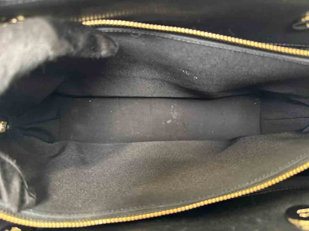 CHANEL-MADEMOISELLEBAG-MEDIUM-BLACK-CALF-IMG_0691.jpg