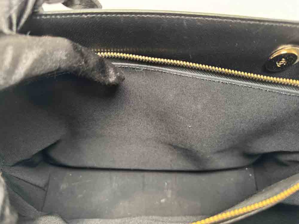 CHANEL-MADEMOISELLEBAG-MEDIUM-BLACK-CALF-IMG_0692.jpg